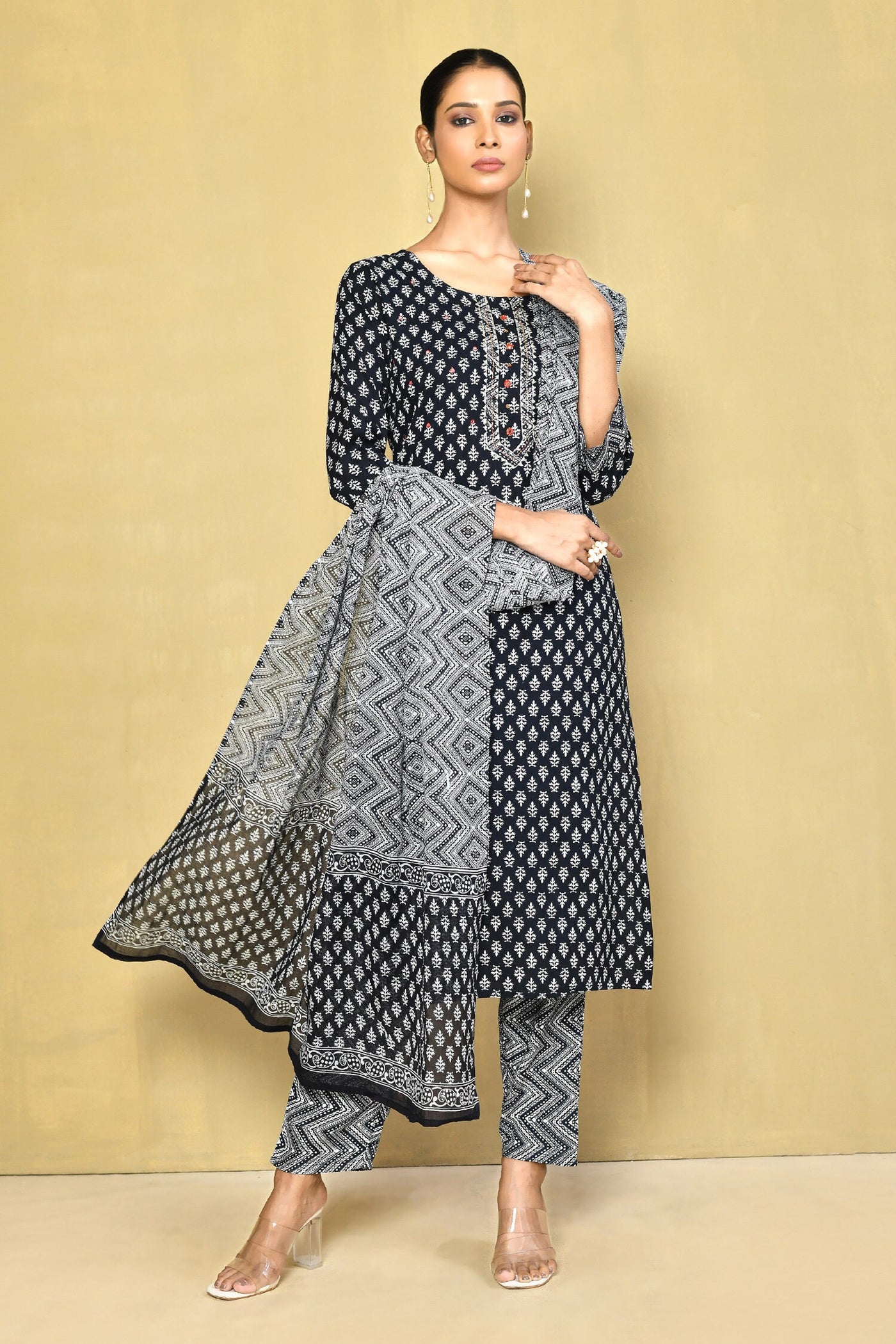 Women's printed straight kurta with paint sets